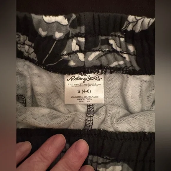 The Rolling Stones Women’s and Women’s Graphic Tee and Fleece Shorts Set Size S - Picture 8 of 8